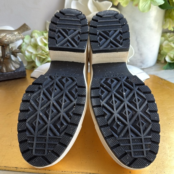 CONVERSE Chuck Taylor All Star Gr82 Heeled Boot In White - Picture 13 of 15